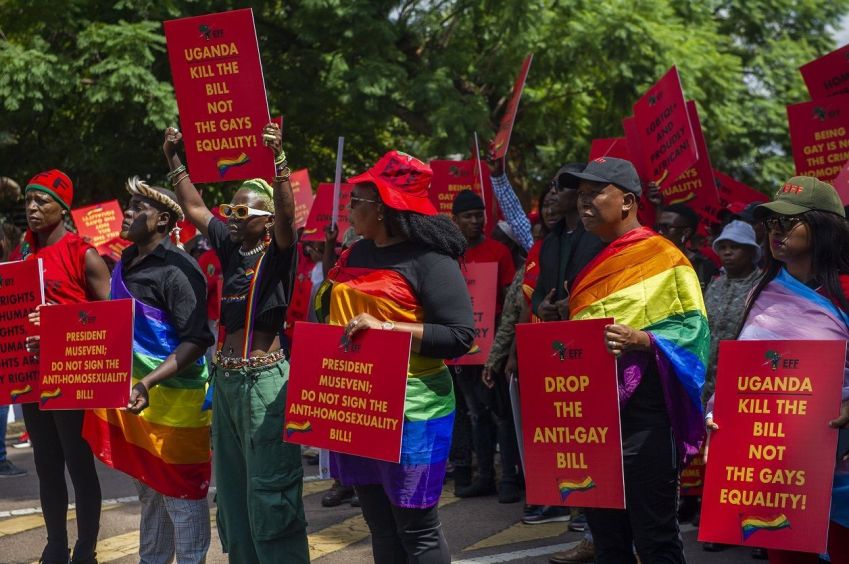 Movimentos de direitos humanos e em defesa dos direitos LGBTQI+ têm protestado em vários países contra as leis propostas por Museveni / Alet Pretorius/Gallo Images via Getty Images