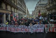 Protestos prosseguem na França após aprovação de reforma da previdência 