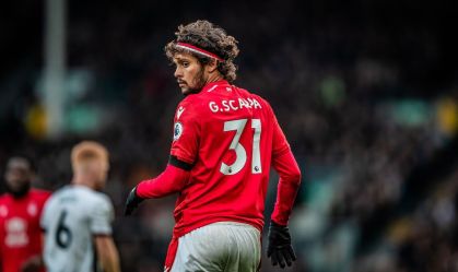 Gustavo Scarpa atuando na Premier League