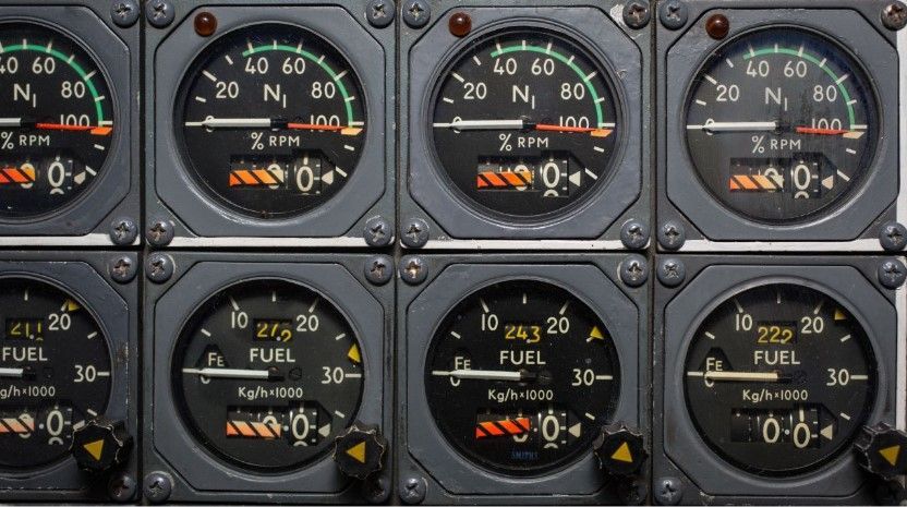 Na cabine de comando, pilotos contavam apenas com mostradores analógicos / Suzanne Plunkett/CNN