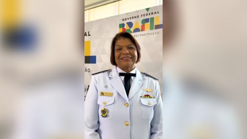 Médica da Marinha é primeira mulher negra promovida a oficial-general