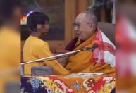 Líder tibetano diz que pedido de Dalai Lama para criança chupar língua faz parte de uma piada