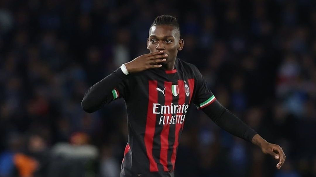 Rafael Leão marcou dois gols na vitória do Milan