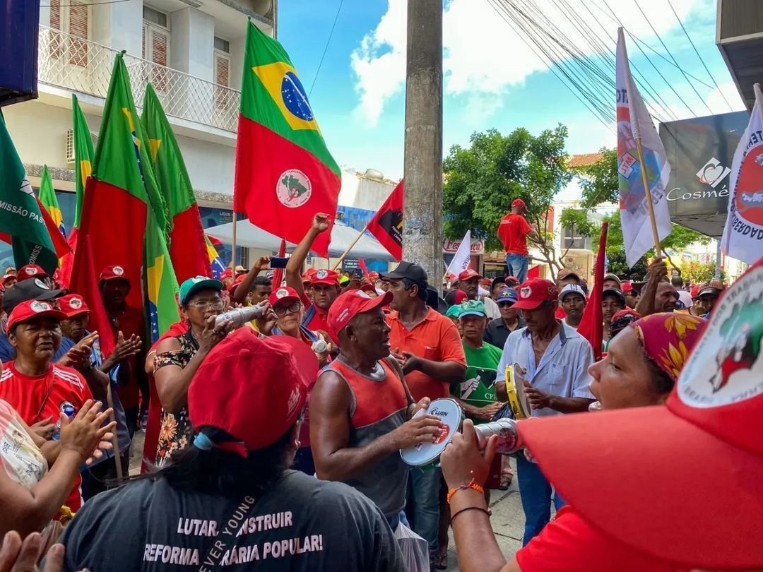 Militantes do MST e outros movimentos ocupam sede do Incra em Alagoas / Reprodução.