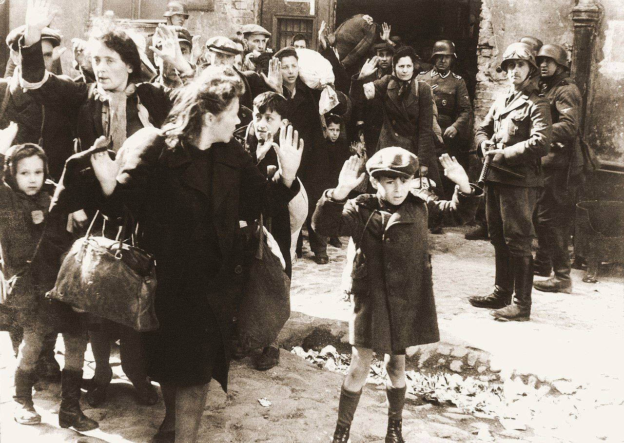Mais de 400 mil judeus viviam no Gueto de Varsóvia na época da revolta / Stroop Report