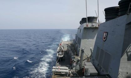 Navio de guerra dos EUA manobra pelo Estreito de Taiwan e acentua tensão