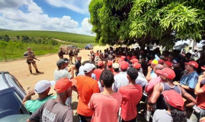 Deputados debatem invasões do MST no Abril Vermelho
