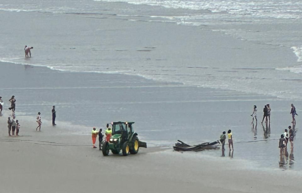 Naufrágio de barco com 12 turistas deixa 1 morto e 2 desaparecidos em Bertioga