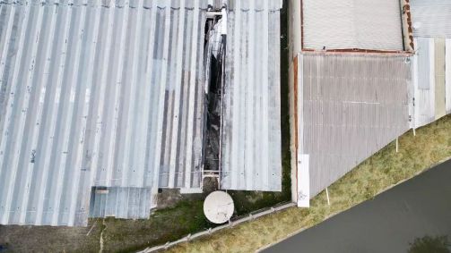 Foto aérea do pronto-socorro infantil de Itapevi após a queda de uma telha