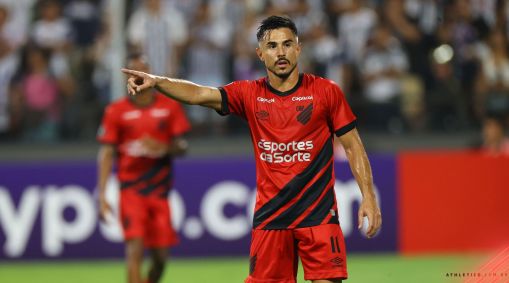 Willian Bigode em campo pelo Athletico Paranaense.