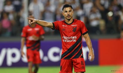 Justiça determina bloqueio de contas de Willian Bigode em processo de Mayke 