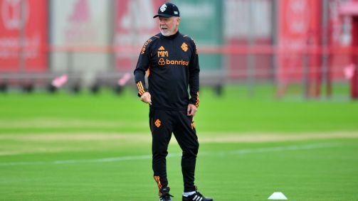 Mano Menezes comanda treino no CT do Internacional