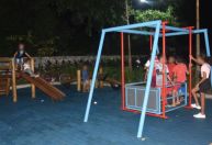 Menino de 9 anos morre ao ser atingido por balanço em praça de Angra dos Reis (RJ)