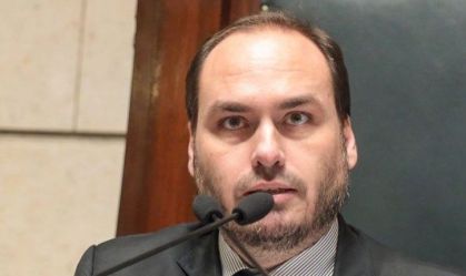 "Alguém tinha dúvida?", diz Carlos Bolsonaro após indiciamento