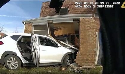 FBI abre investigação sobre morte de jovem por policiais 