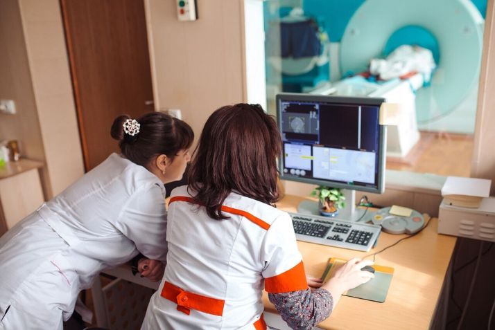 Como é feito o tratamento de radioterapia? / Imagem: Shutterstock