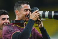 Cristiano Ronaldo esquece ameaça de deportação e vira “fotógrafo” do Al-Nassr