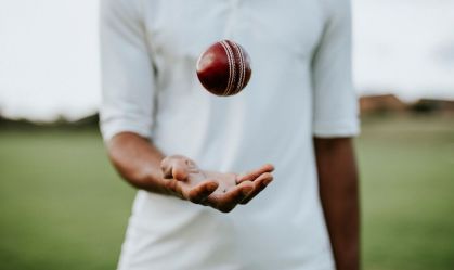 Cricket,Player,Ready,To,Throw,The,Ball