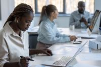 Desemprego entre negros nos EUA atinge maior nível em mais de 3 anos