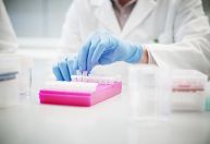 Cientistas eliminam HIV em animais em nova técnica de edição genética, relata estudo