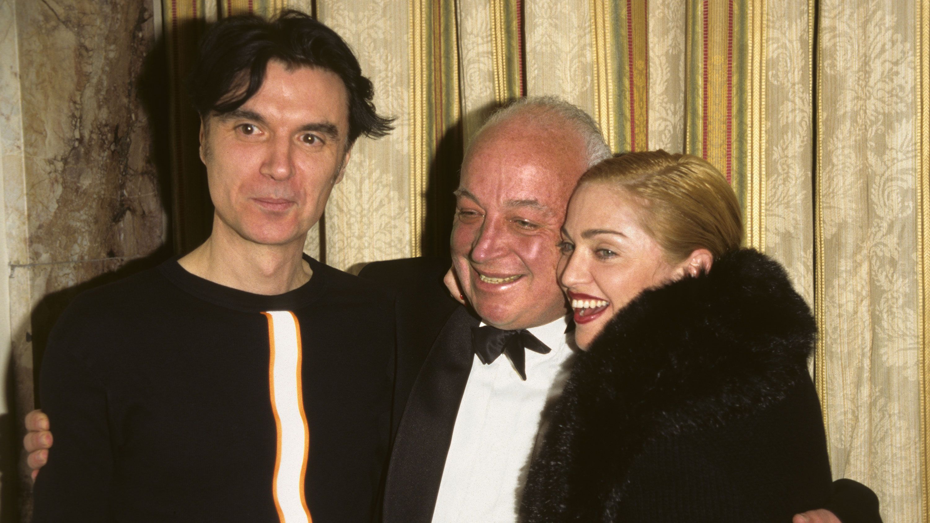 David Byrne, Seymour Stein e Madonna no Waldorf Astoria Hotel em Nova York / Kevin Mazur/WireImage
