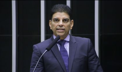 Novo relator do caso Zambelli na CCJ pede perda de mandato da deputada