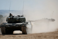 Tanques de guerra espanhóis estão a caminho da Ucrânia, confirma ministra da Defesa
