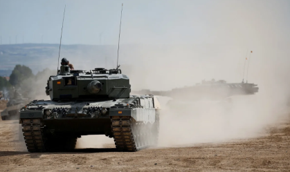 Tanques de guerra espanhóis estão a caminho da Ucrânia, confirma ministra da Defesa