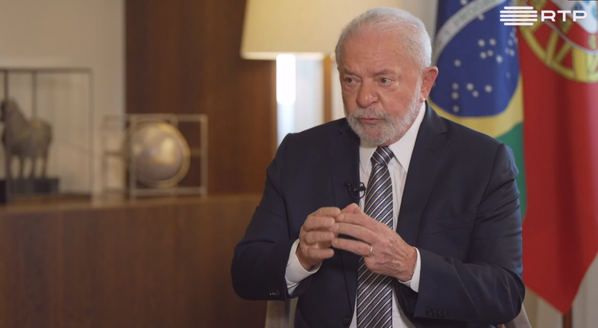 Em entrevista à mídia estatal portuguesa RTP publicada neste domingo (23), Lula foi questionado por suas declarações sobre os EUA e UE terem propiciado o prolongamento da guerra na Ucrânia com o envio de armamento militar.