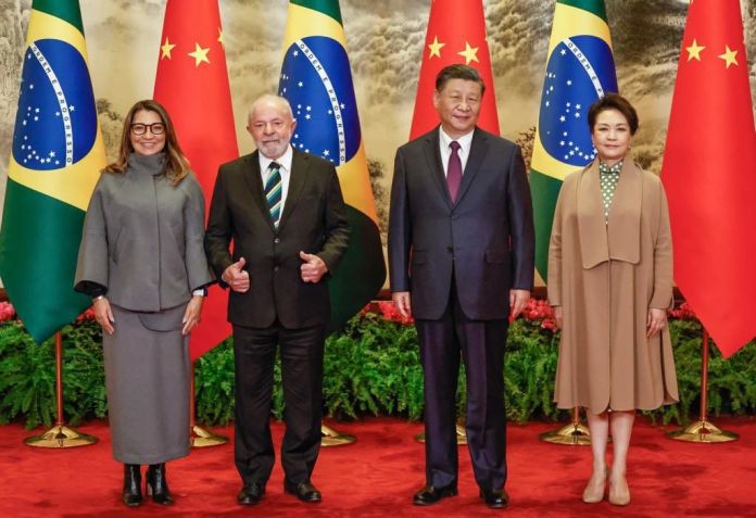 A primeira-dama Janja, o presidente Lula, o presidente chinês Xi Jinping e sua esposa Peng Liyuan / Ricardo Stuckert/PR