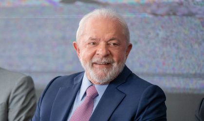 Lula embarca para o Reino Unido, onde participará da cerimônia de coroação do Rei Charles III