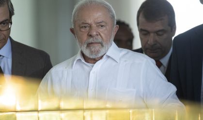 Braslia (DF) 30-03-2023 - O presidente, Luiz Incio Lula da Silva participa da apresentao da taa da Copa do Mundo Feminina FIFA Austrlia e Nova Zelndia 2023, no Palcio da Alvorada.  Foto: Jodson Alves/Agncia Brasil