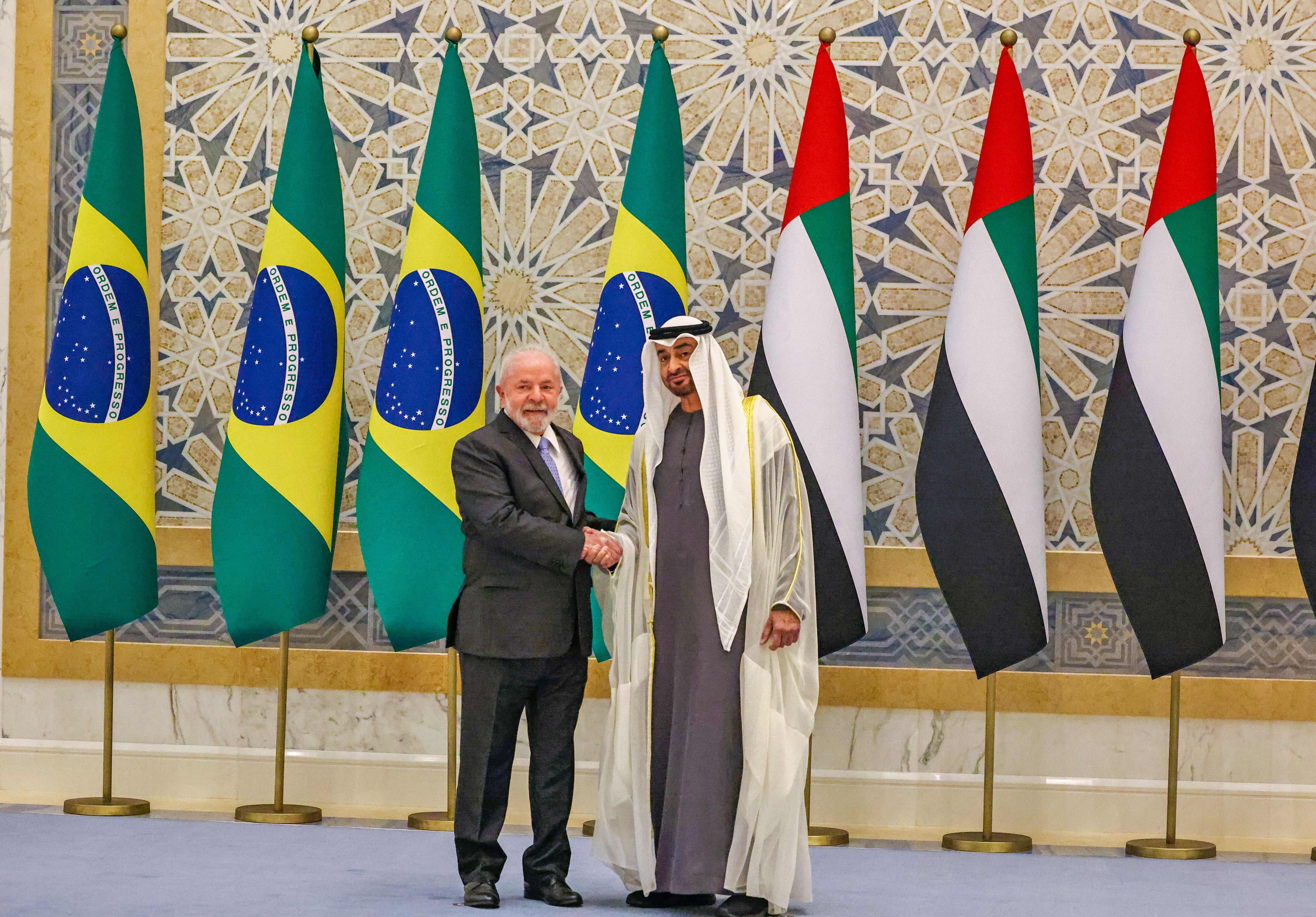 Presidente da República, Luiz Inácio Lula da Silva, e presidente dos Emirados Árabes Unidos e Emir de Abu Dhabi, Xeique Mohammed bin Zayed Al Nahyan.  Palácio Presidencial - Abu Dhabi - Emirados Árabes Unidos