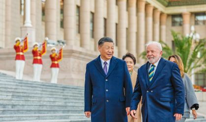 Brasil e China unirão vozes contra protecionismo, diz Lula ao lado de Xi