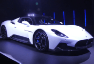 Após plano de se tornar totalmente elétrica, Maserati lança novo motor a gasolina; entenda