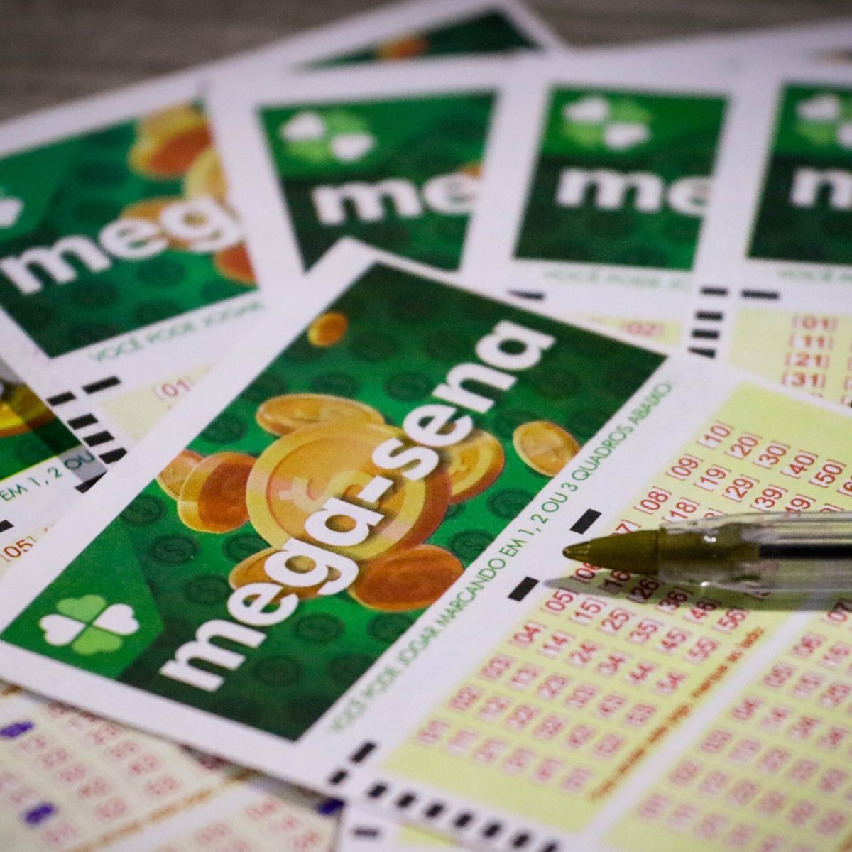 Mega-Sena 2853: pr&ecirc;mio acumula em R$ 50 milh&otilde;es; veja n&uacute;meros sorteados |  CNN Brasil