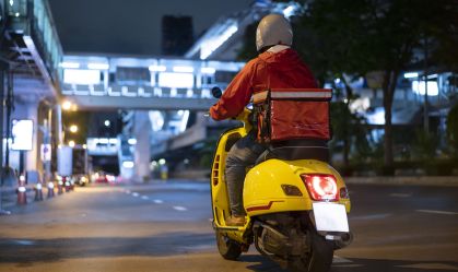 Apps brigam, taxa e delivery ficam mais baratos – mas depende do aplicativo