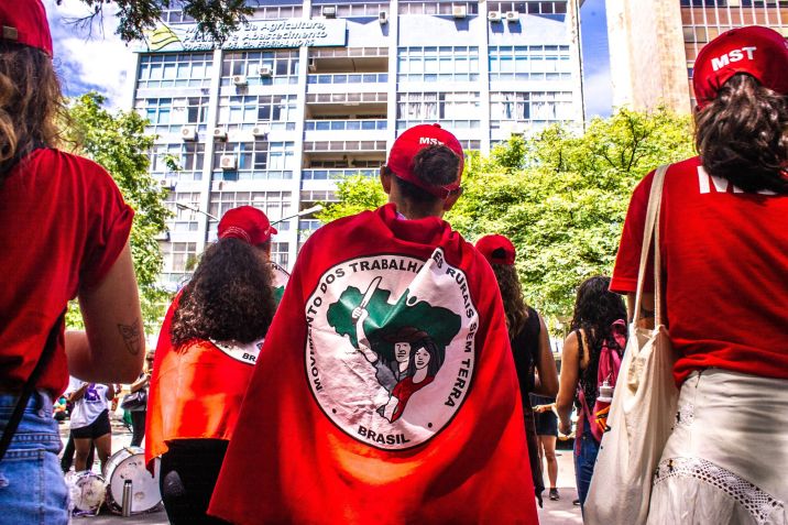 Integrantes do Movimento dos Sem Terra (MST) ocupam a sede do Instituto Nacional de Colonização e Reforma Agrária (INCRA) em Porto Alegre (RS) / Evandro Leal/Enquadrar/Estadão Conteúdo