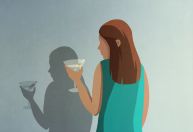 Mulheres são estigmatizadas ao buscar tratamento para o alcoolismo, diz estudo