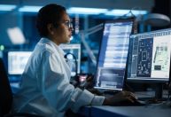 Mulheres na tecnologia: cenário, desafios e nomes que marcaram a história