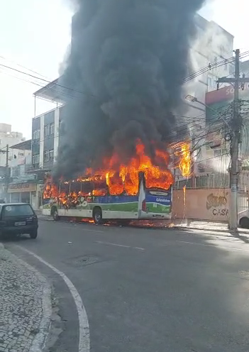 onibus incendiado