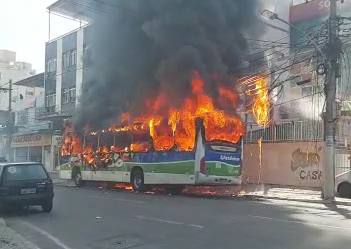 onibus incendiado