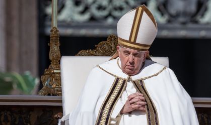 Como o papa Francisco se tornou um ícone improvável da moda