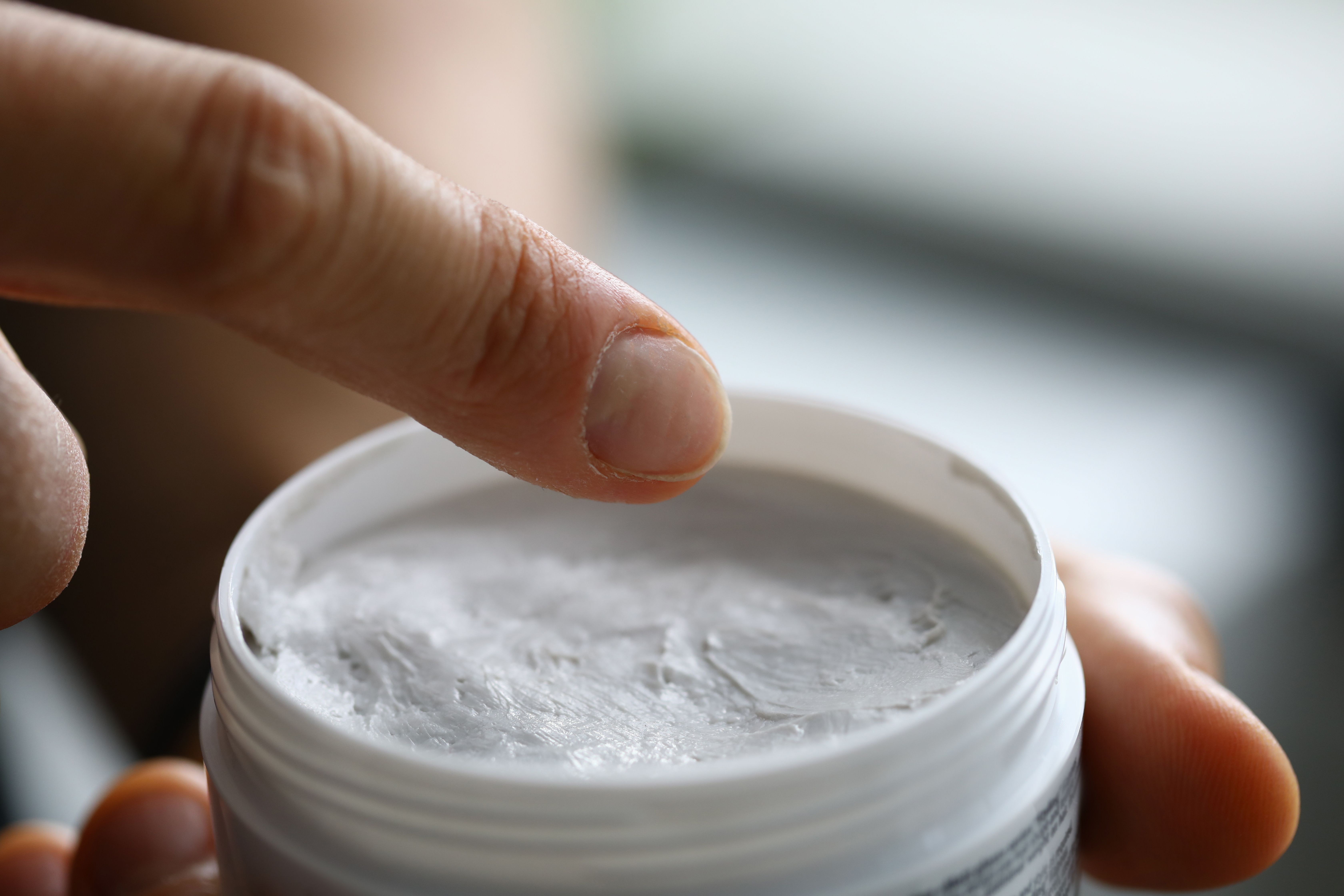 pomada capilar | saúde | creme | estética | dermatologia | pele cuidados | protetor | beleza | saúde | getty