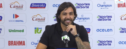 Ricardo Goulart na coletiva de despedida do futebol