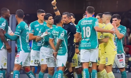 Ex-jogador do Cruzeiro é agredido por árbitro no México; veja