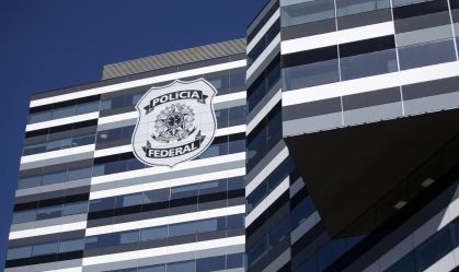 Mesário que "fez o L" e deu risada em eleição é investigado pela PF