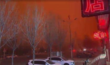 Forte tempestade de areia “engole” cidade no norte da China e céu fica laranja
