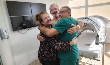 Especialistas contestam tratamento que teria curado paciente em estágio terminal de câncer; médico defende técnica