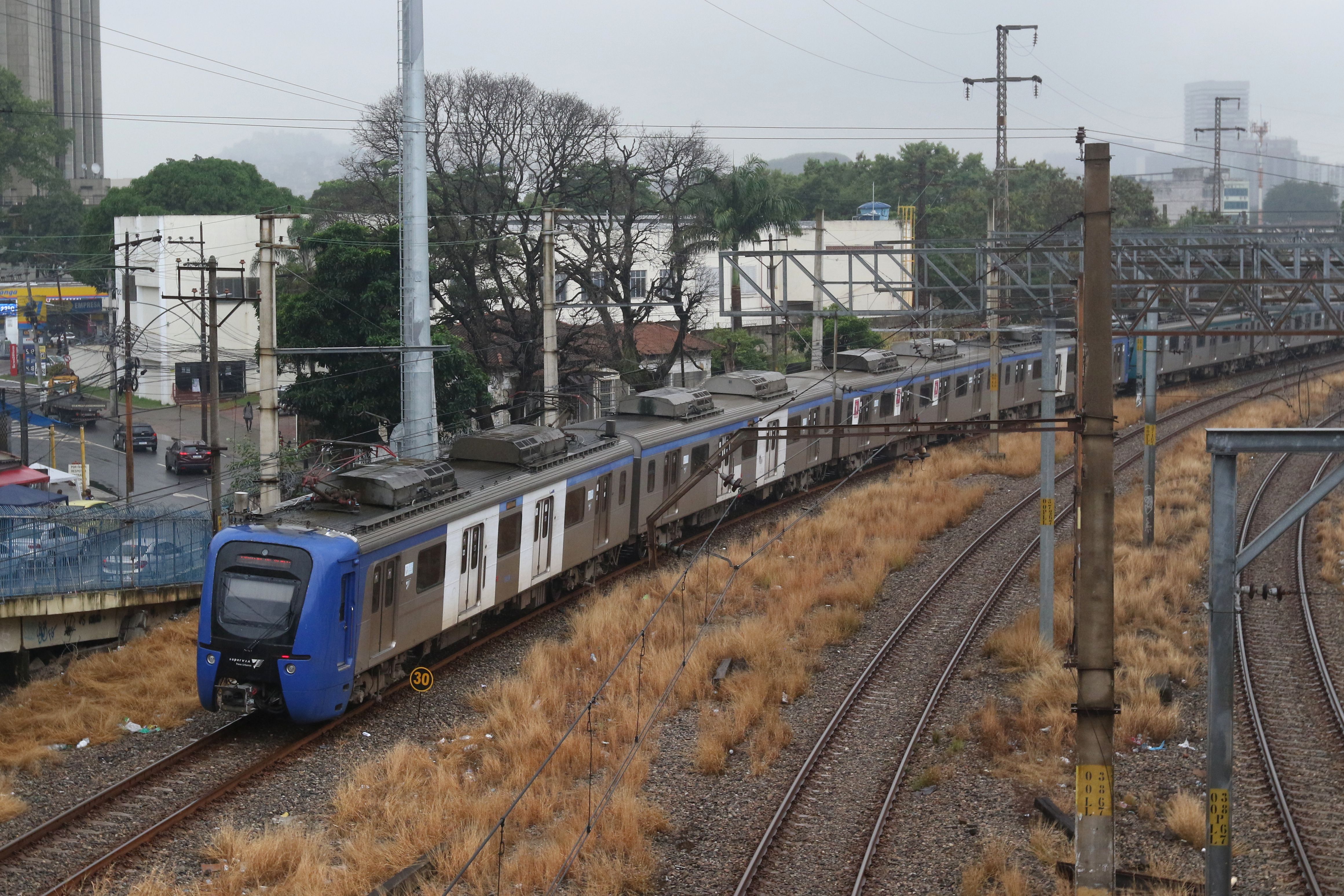 Trens urbanos da Supervia no Rio de Janeiro (RJ) | transporte público